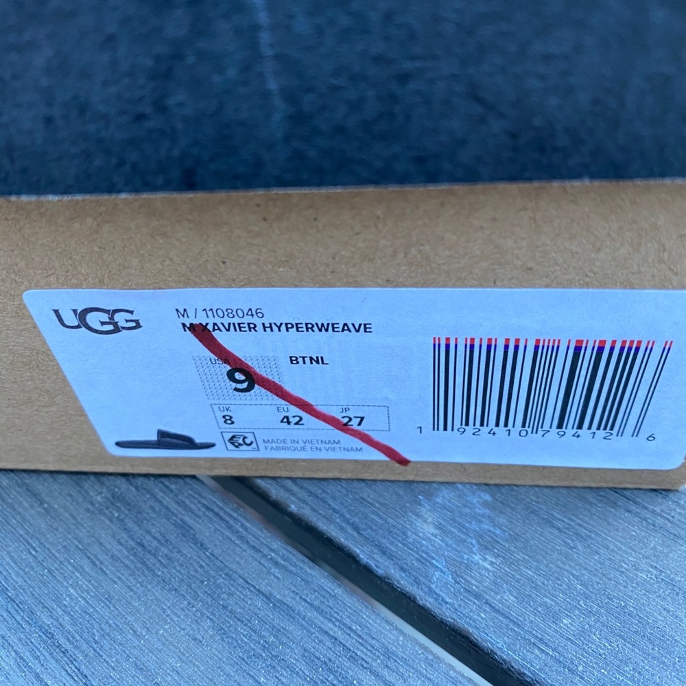 UGG Sandals size 9 - Picture 3 of 3